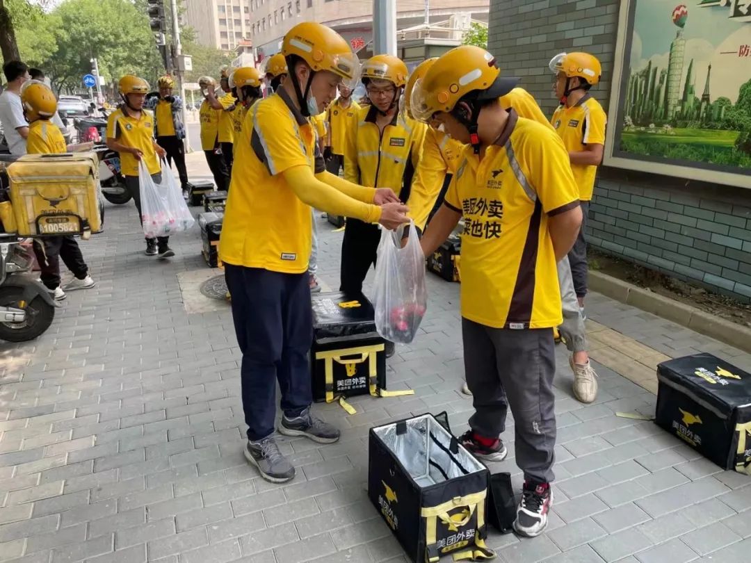 北京外卖员超车致人死亡案引热议，新就业形态劳动者社保谁来兜底？