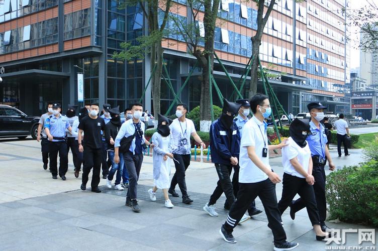 成渝两地警方联合收网！成功破获高额股票配资诈骗案