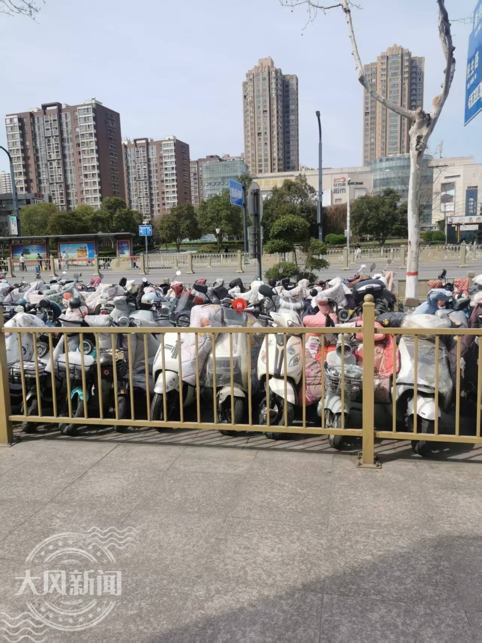 咸阳电动车停车费乱象_咸阳人民广场电动车收费问题_电动车保管费多少钱一个月