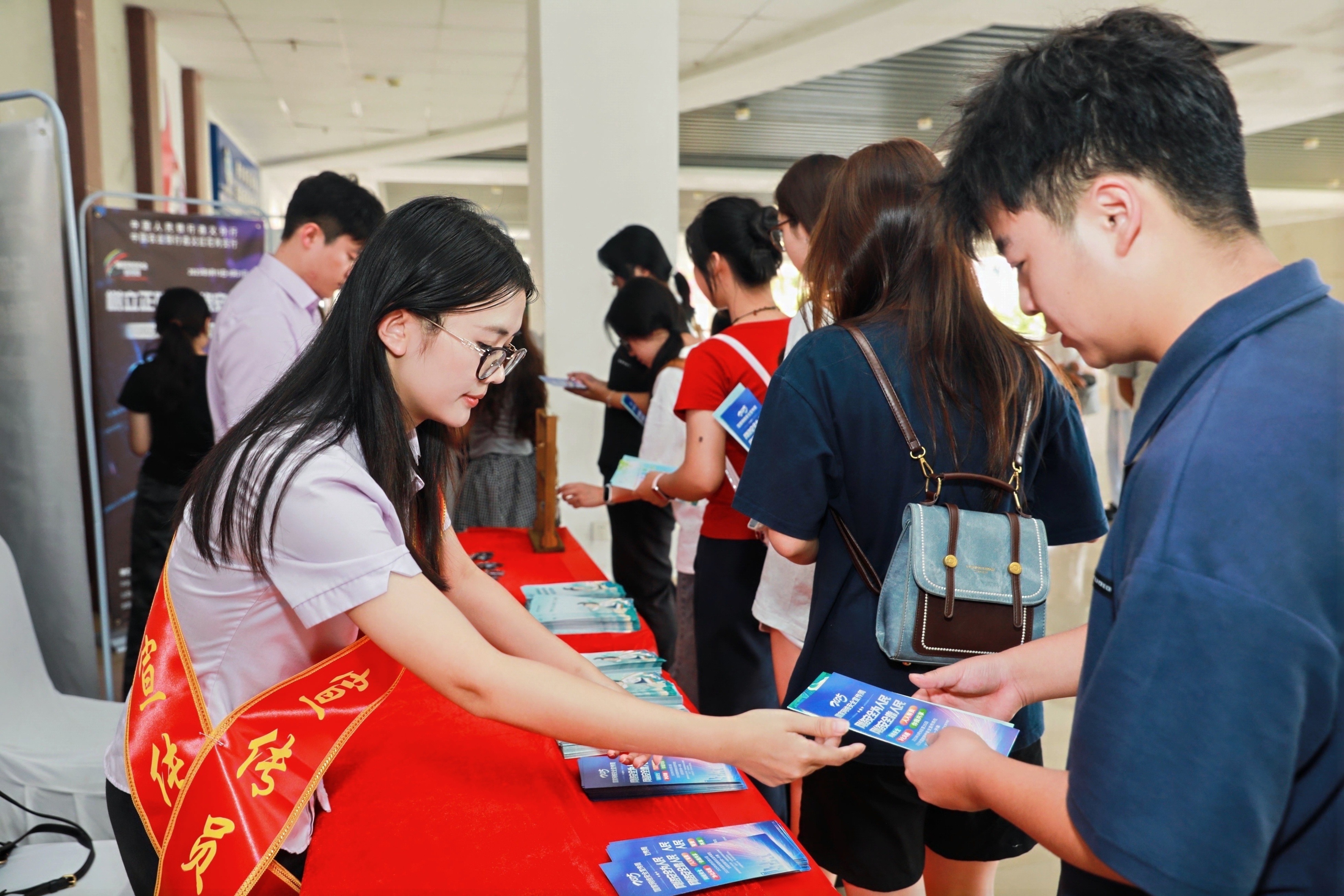 反诈知识普及_大学生消费权益保护案例_金融知识讲座