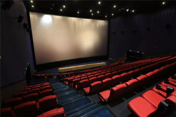 在小镇上开个电影院需要多少钱？