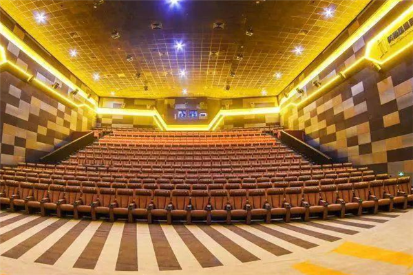 在小镇上开个电影院需要多少钱？