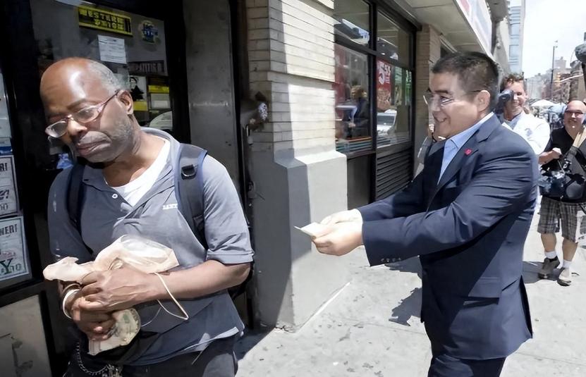 陈光标发钱图_陈光标的变形金刚是什么设备_陈光标的钱是哪里来的