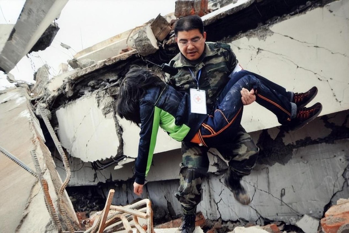 陈光标的变形金刚是什么设备_陈光标发钱图_陈光标的钱是哪里来的