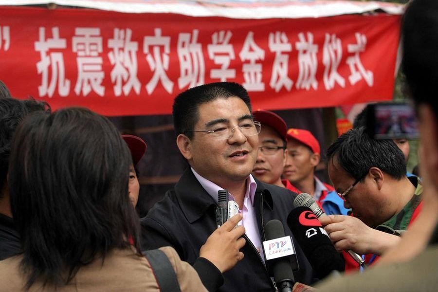 陈光标的变形金刚是什么设备_陈光标的钱是哪里来的_陈光标发钱图