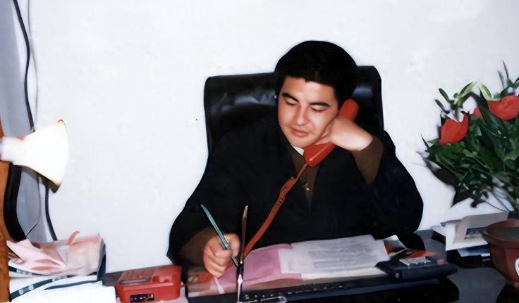 陈光标的钱是哪里来的_陈光标发钱图_陈光标的变形金刚是什么设备