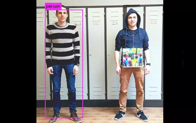 智东西周报：AI学会从大脑中合成语音 神奇彩色贴纸骗过AI 奔驰母公司计划裁员1万人