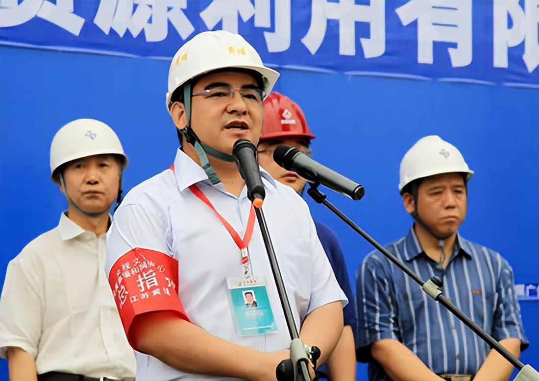 陈光标发钱图_陈光标钱从哪里来的_陈光标的钱是哪里来的