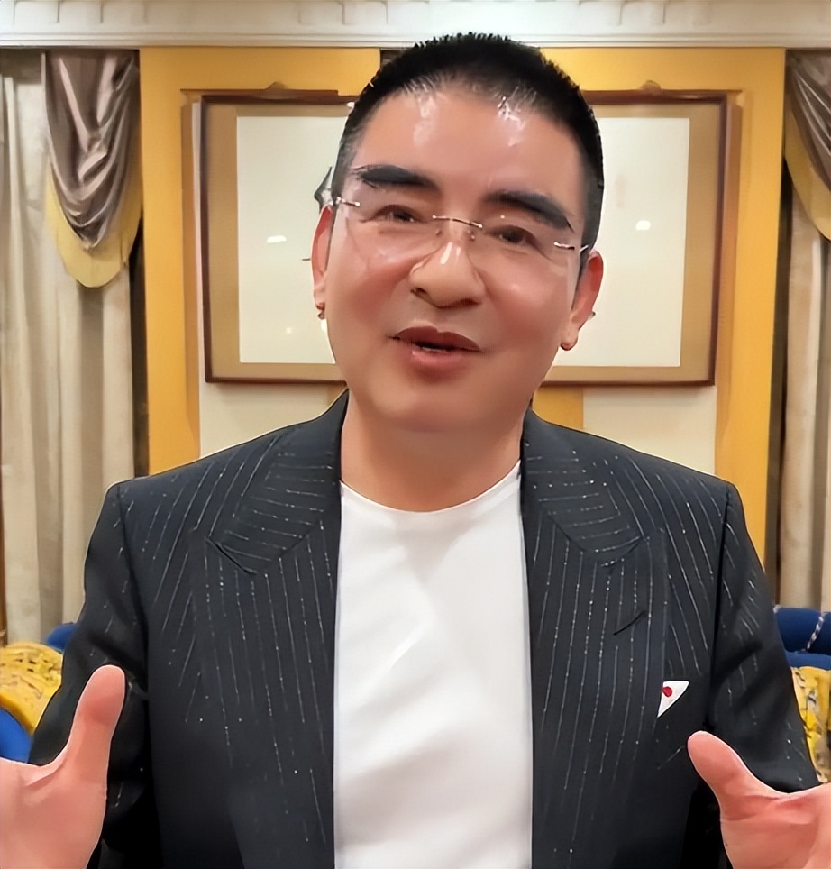 陈光标钱从哪里来的_陈光标的钱是哪里来的_陈光标发钱图