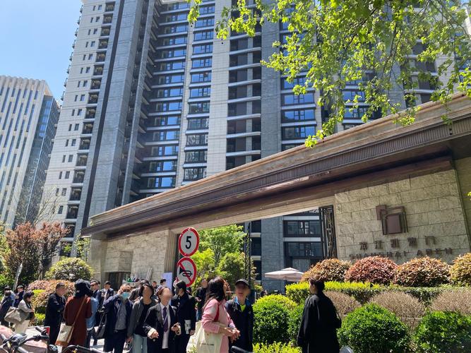 2024年上海楼市贵得惊人，豪宅开盘即罄成常态