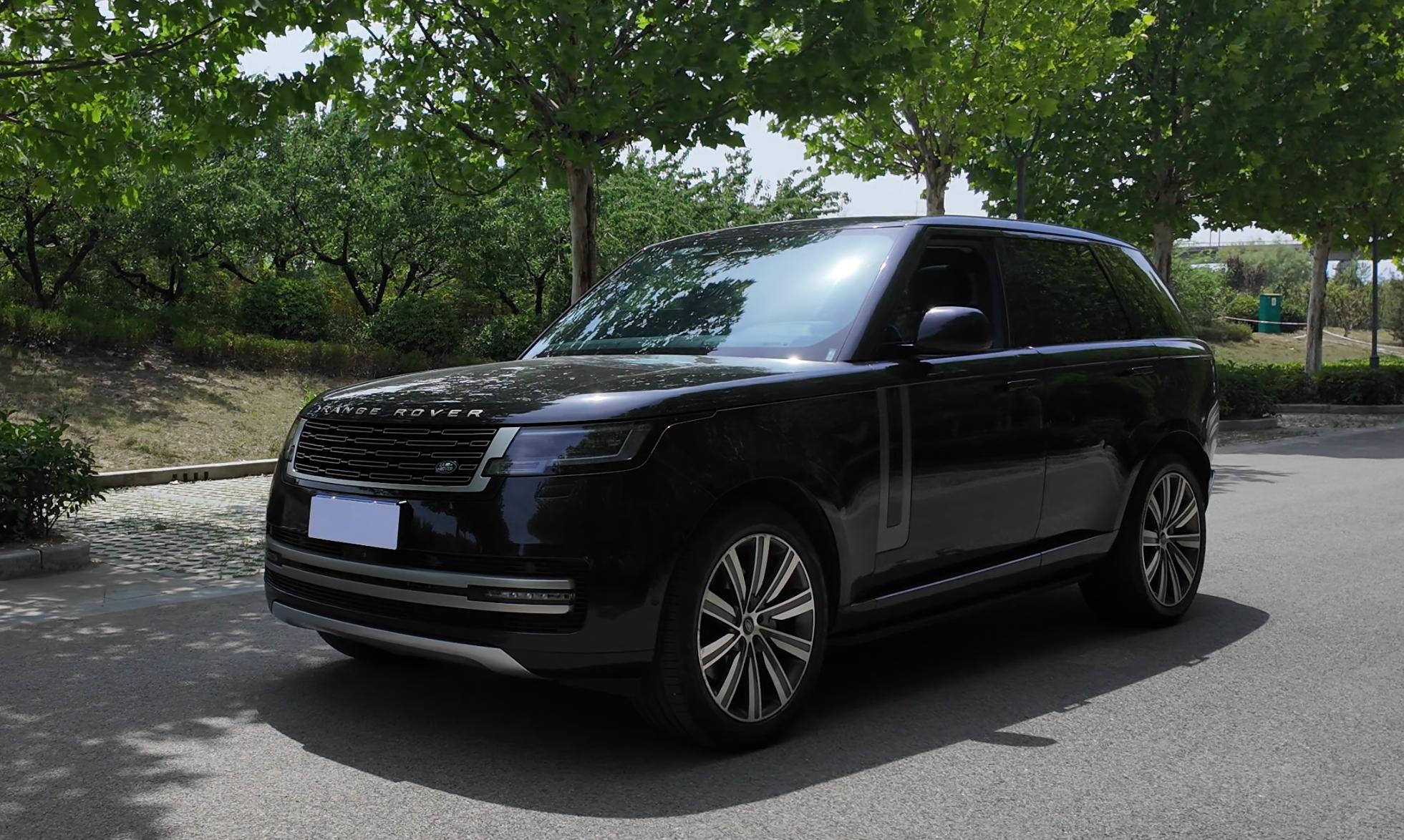 路虎揽胜豪华品牌中大型SUV评测_路虎揽胜内饰豪华感与细节做工分析_路虎租一天需要多少钱