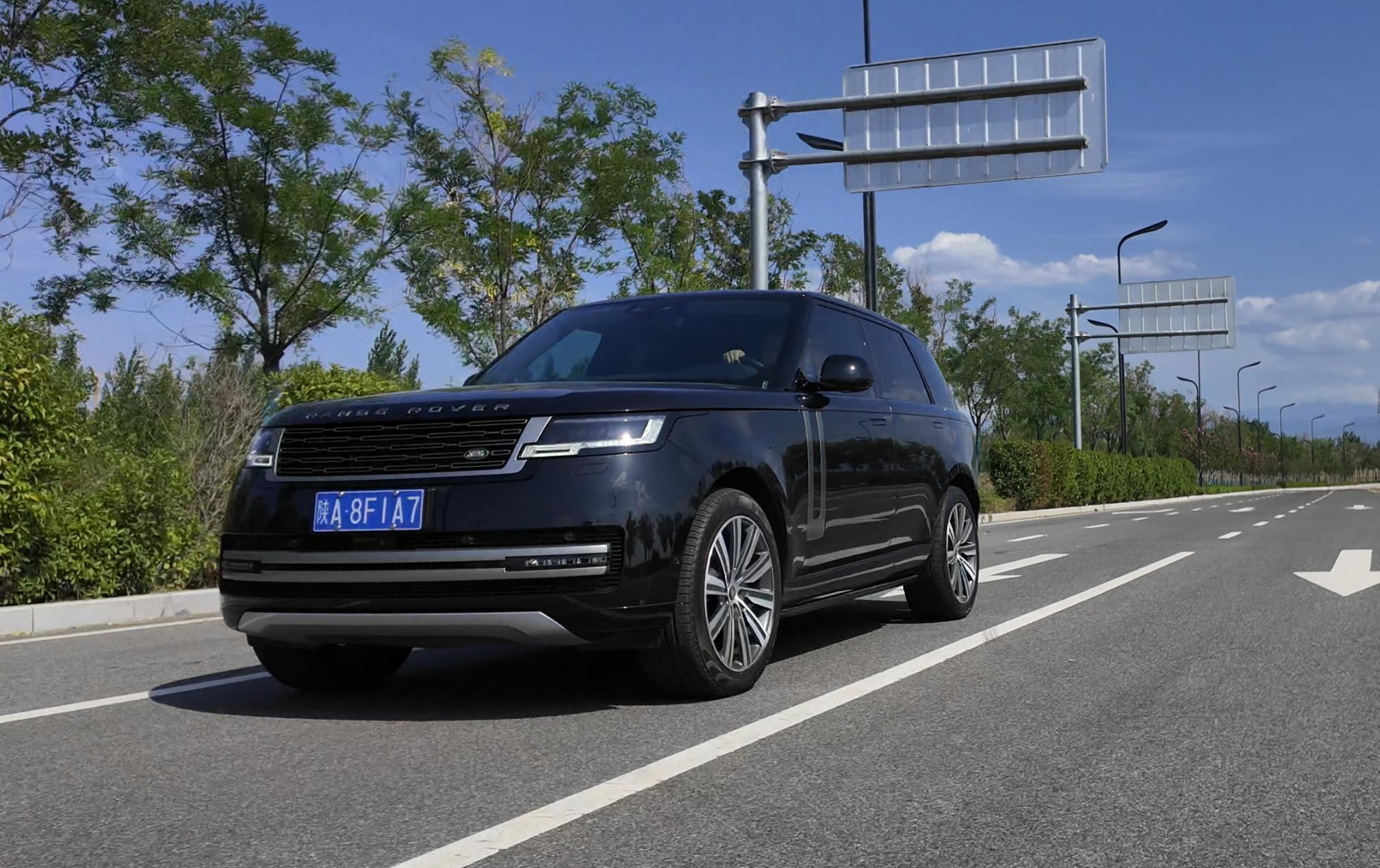 路虎揽胜豪华品牌中大型SUV评测_路虎揽胜内饰豪华感与细节做工分析_路虎租一天需要多少钱