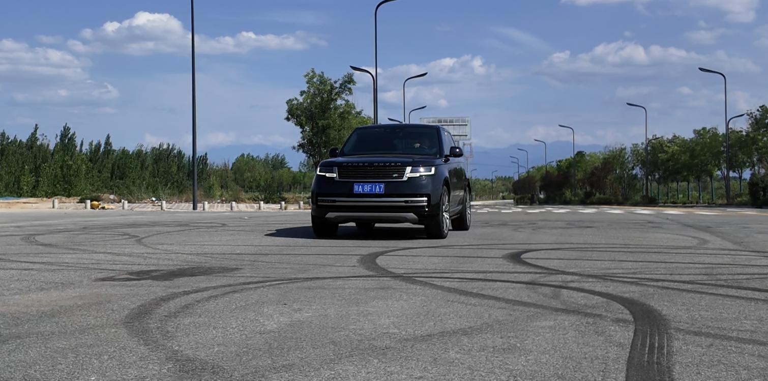 路虎租一天需要多少钱_路虎揽胜内饰豪华感与细节做工分析_路虎揽胜豪华品牌中大型SUV评测