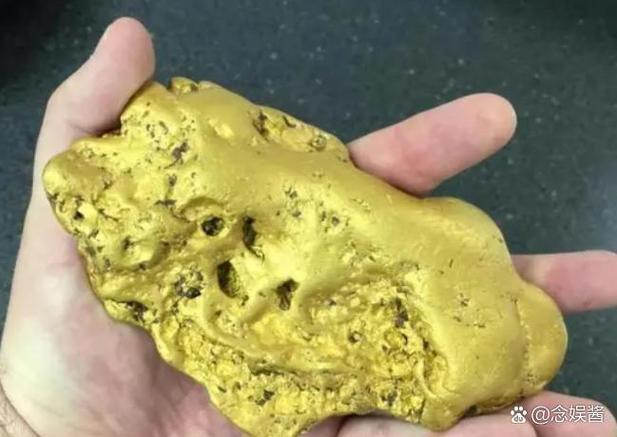 全球央行购金趋势分析_全球黄金总量有多大?_黄金价格与美债实际利率背离